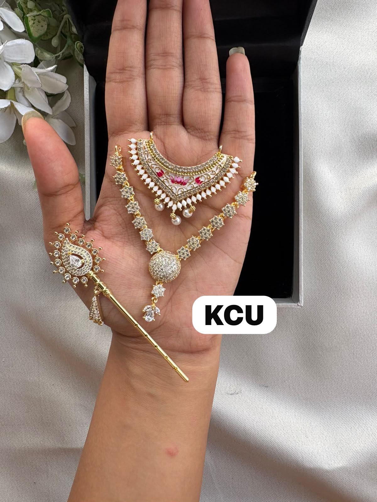 Exclusive  AD jewellery set (Size -4/5no) S114
